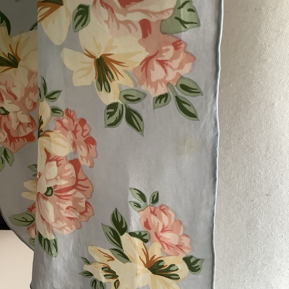 Floral Patterned Rectangular Scarf - Picture 10 of 11